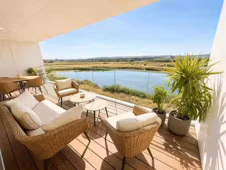 appartement 2 ch. avec terrasse et vue étang