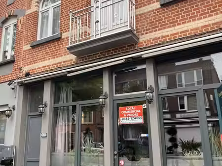 superbe rez-de-chaussée commercial à vendre !