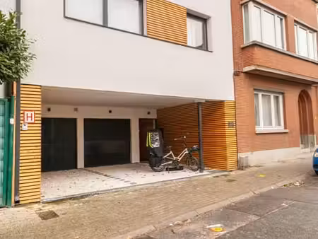 garage moderne à louer à dilbeek