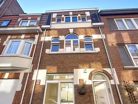 magnifique maison rénovée de 4ch -cour arrière - delta-pkg