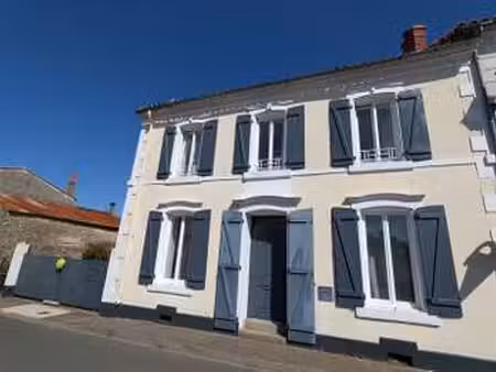 vente maison à saint-michel-en-l'herm (85580) : à vendre / 117m² saint-michel-en-l'herm
