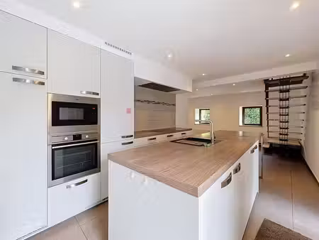 maison 2 chambres avec petit jardin