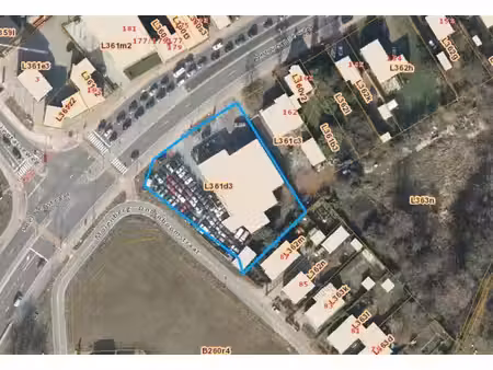 terrain constructible unique en angle sur env. 2820m²