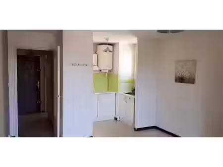 location appartement 1 pièce 24 m² à nimes (30000)  445 €