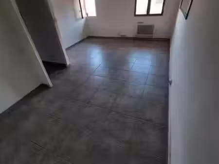 location appartement 1 pièce 27 m² à toulon (83000)  470 €