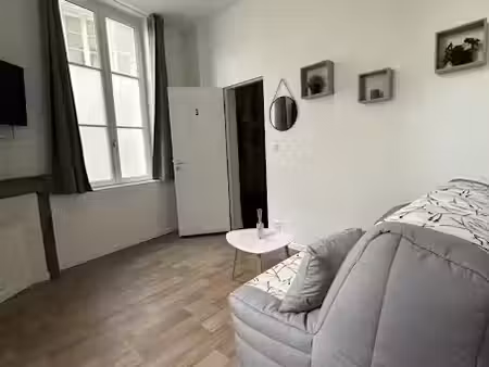 location meublée appartement 1 pièce 25 m² à chatellerault (86100)  525 €