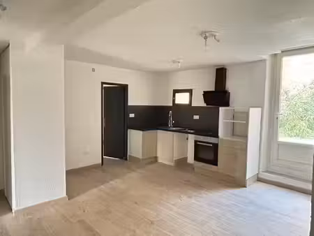 quartier 4 chemins - t2 bis - entierement renove - terrasse