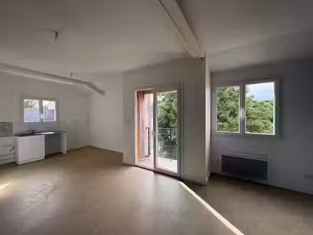 location appartement 3 pièces 79 m² à saint-martin-de-la-place (49160)  502 €