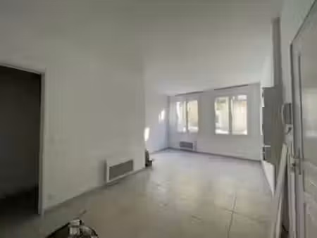 location appartement 3 pièces à castillon-la-bataille (33350)  565 €