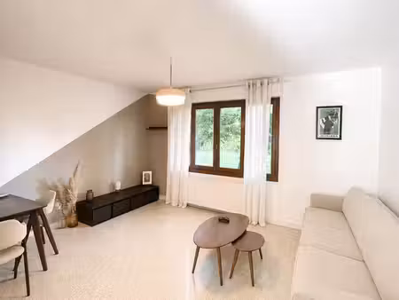 t2 meublé 50 m² avec balcon – bois luzy 13012