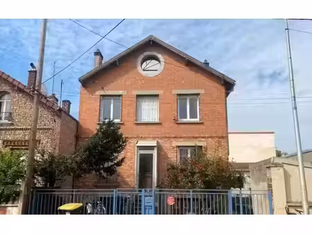 location meublée appartement 1 pièce 10 m² à saint-denis (93200)  585 €