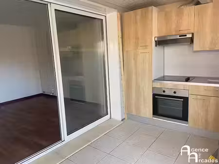location appartement 1 pièce 25.67 m² à saint-sulpice-et-cameyrac (33450)  590 €