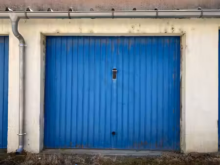 parking / box