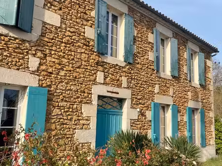 propriété en pierre 180 m2 avec dépendances