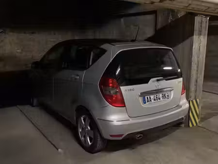 parking à louer neuilly sur seine avec borne de recharge
