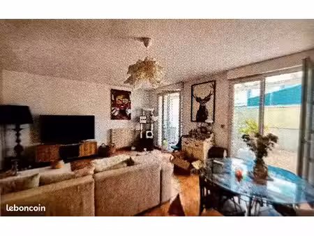 ? t3 centre-ville • terrasse 22 m² • parking • climatisation