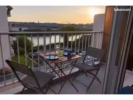 studio avec balcon vue seine - 23 m2 - ile lacroix - eau chaude et chauffage compris