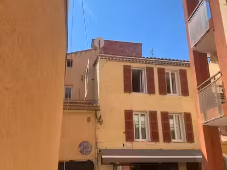 appartement 2 pièces au centre de sanary-sur-mer (location à l'année)
