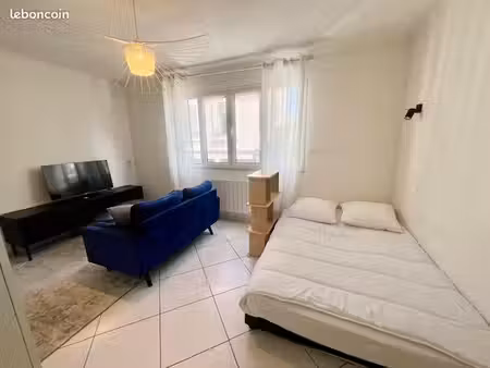 f1 contemporain 23 m² meuble