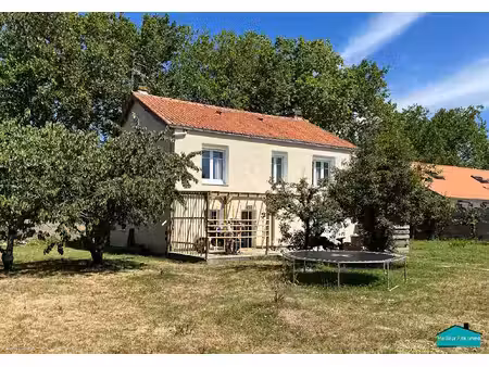 maison rénovée avec 3 chambres et des dépendances !