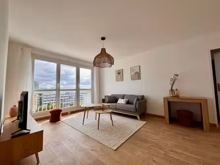 ile de nantes - vincent gache - superbe t2 meublé entièrement refait à neuf avec vue dégag