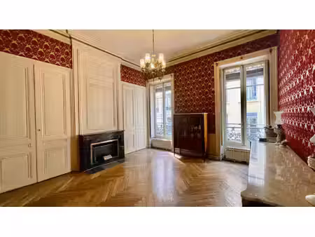 appartement de caractère de 101 m2 au coeur des terreaux / ch