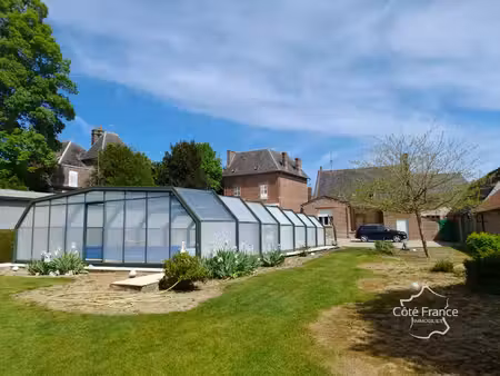 a proximité de tous commerces  lot de 3 maisons avec piscine