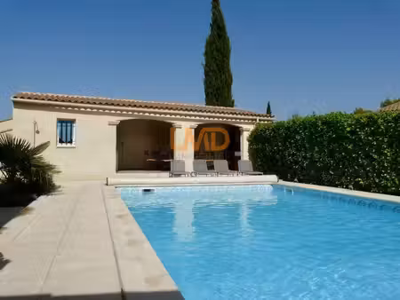 villa de plain-pied au calme absolu avec piscine et double g