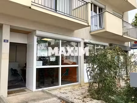 location commerce 42m²