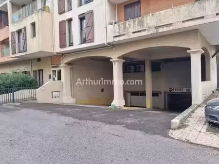 location parking 12 m2 à sainte-maxime