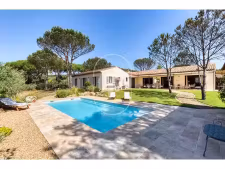 villa neuve de prestige à vendre près du village de grimaud