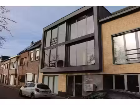 mooi gelijkvloersappartement met 2 slk & terras