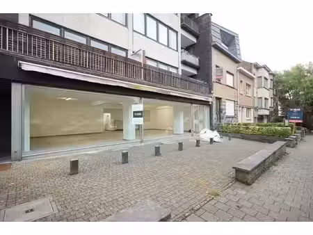 commerce avec grande vitrine - quartier de wand
