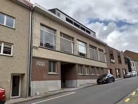 grand bâtiment industriel sur un terrain de 1166 m² à brakel