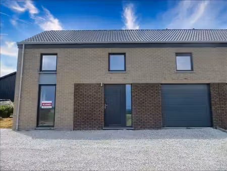 ? à louer – charmante maison 3 façades à lisogne (dinant)