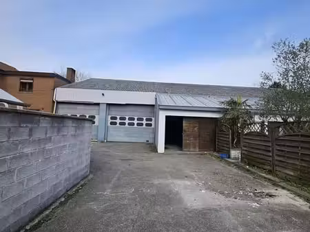entrepot de 300 m² a louer