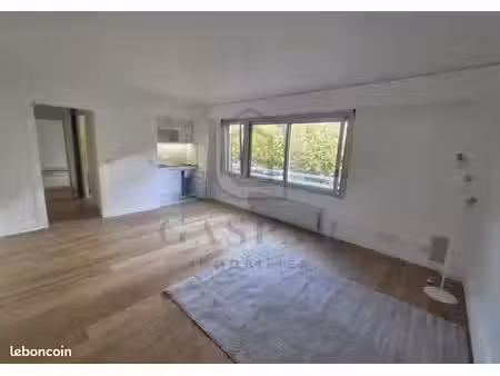 studio 1 pièce 31 m²