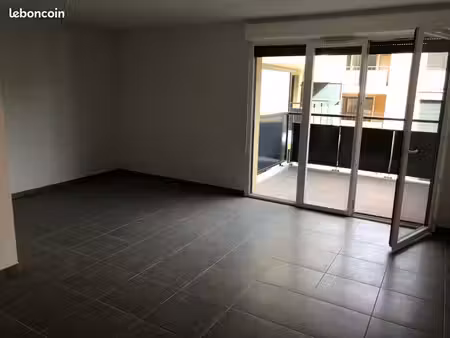 grand studio 34 m² avec balcon et place parking – castanet-tolosan