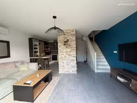 t2 duplex meublé 49m2 avec terrasse de 12m2  parking et cave en sous sol. dernier étage (2