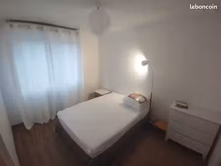 location t2 près de la gare rer a