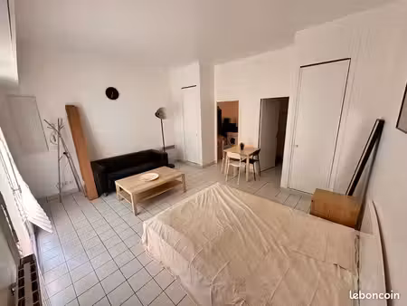 grand studio meublé rue chateaudun