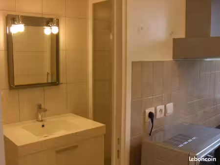 location studio meublé