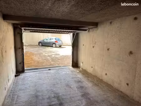 box / garage fermé à louer – les sables – avenue des mimosas – 110 /mois
