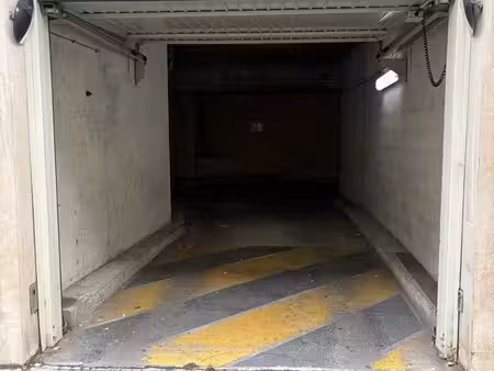 très grande place de parking 20 m² – paris 15e / lourmel – sécurisée
