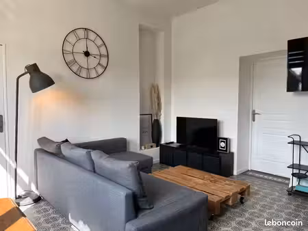 appartement meublé & équipé. calme & lumineux. 1 chambre. résidence sécurisée  parking & j