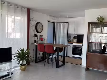 appartement f2 avec grand balcon  allée de bouscarle de cetti