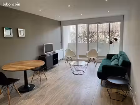 t2 meublé refait à neuf avec terrasse - hyper centre