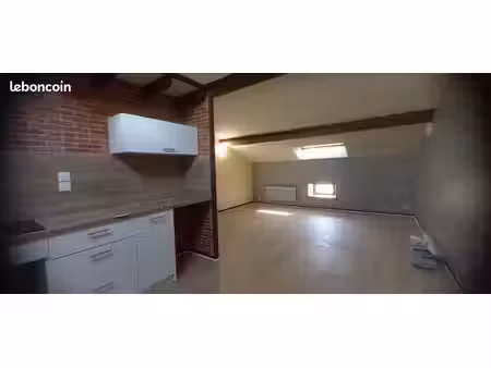 particulier loue t2 au 2 éme étage avec cellier