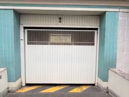 garage fermé en sous-sol accès sécurisé