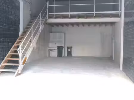 garage / dépôt